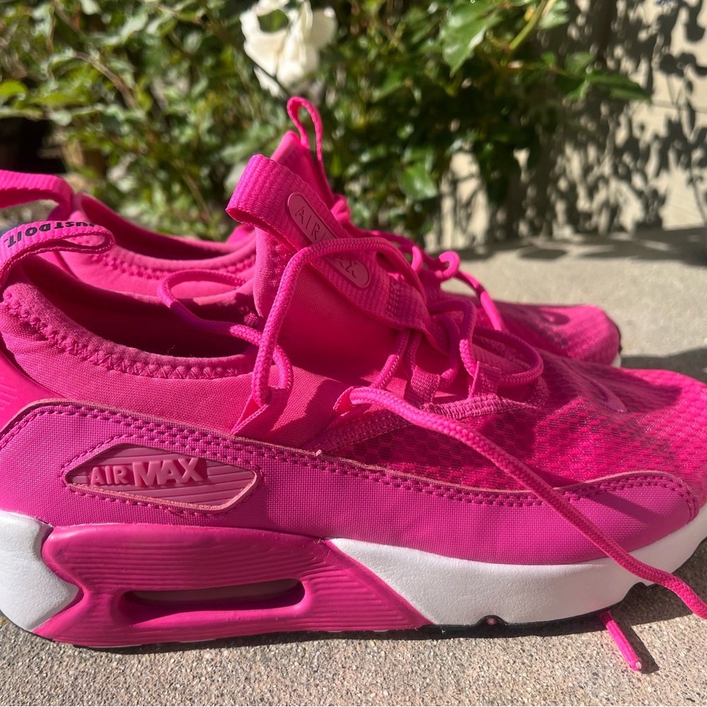 Sold!
Nike Air Max 90
'Fuschia' DQ7783-600
 Pink Sneakers 
SOLD!!